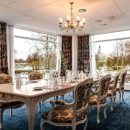 Radisson Blu Hotel, Hotel